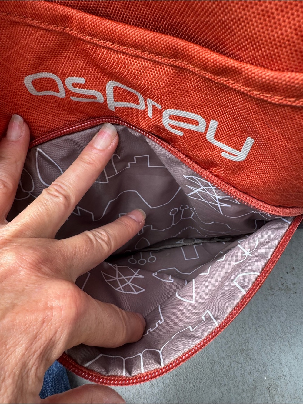 Osprey Red Daypack Backpack - Compact Travel & Commuter Bag - Picture 6 of 10